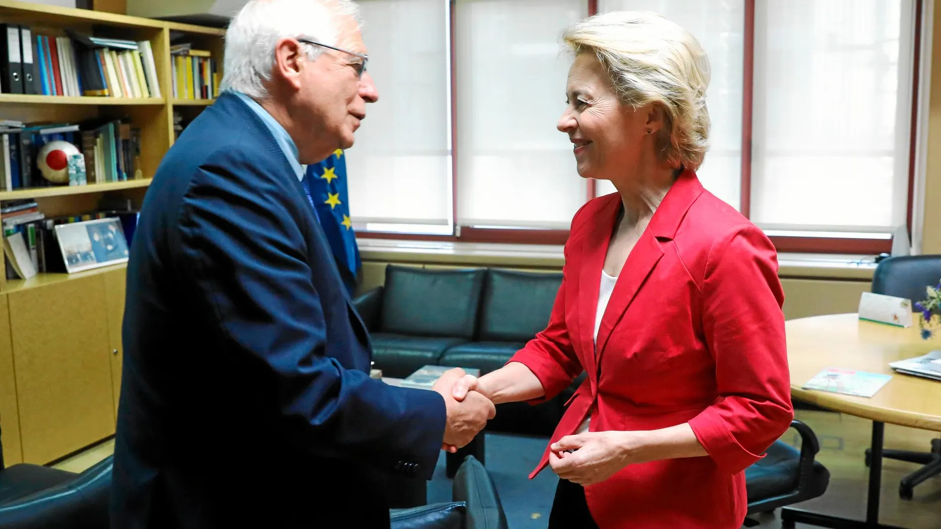 Josep Borrell y la futura presidenta de la Comisión Europea, Ursula von der Leyen / Ep