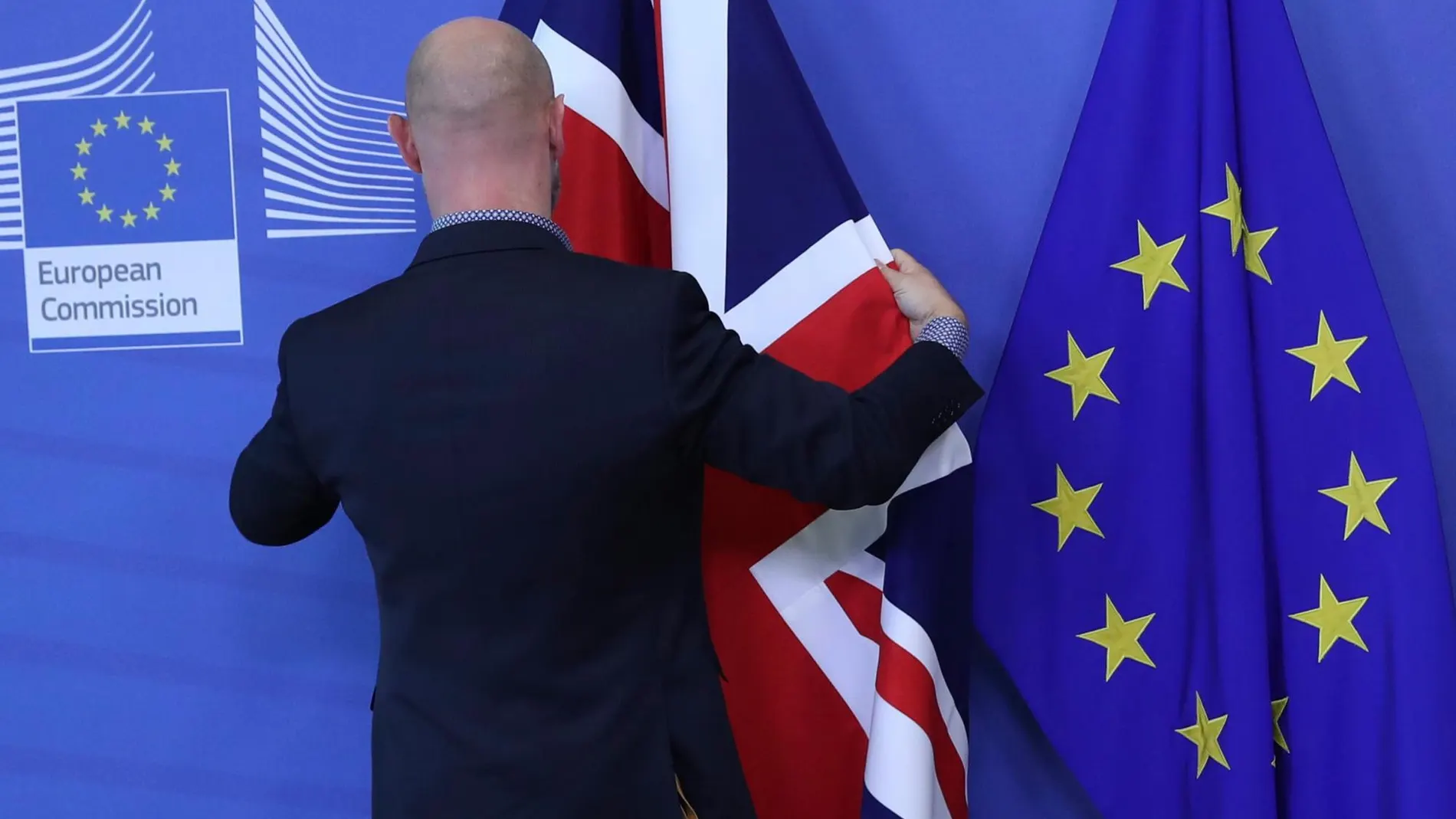 Las banderas de la Unión Europea y de Reino Unido en Bruselas /Ap