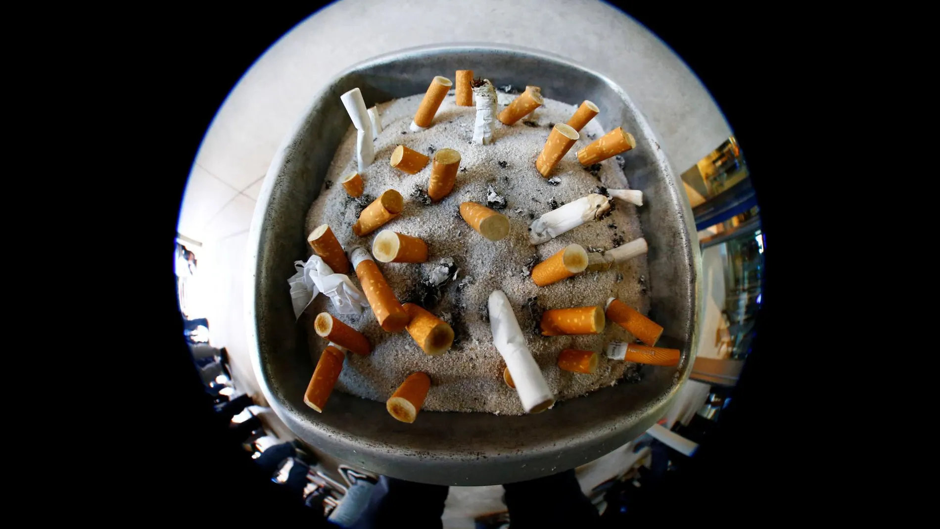 El tabaquismo y la contaminación ambiental son dos de los principales factores de riesgo de enfermedad respiratoria