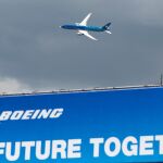 Un avión Boeing 787-9 sobrevuela durante una exhibición en Le Bourget