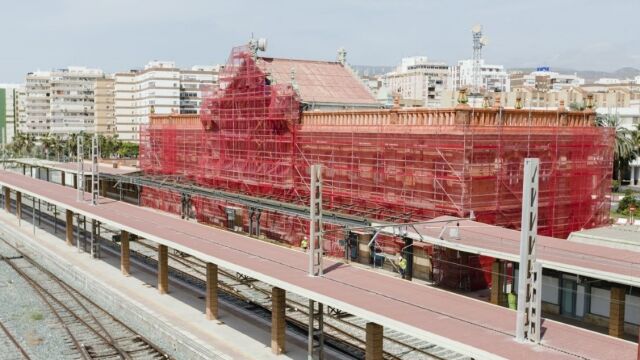 La estación de tren de Almería, cerrada desde el año 2000, está siendo reformada