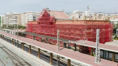 La estación de tren de Almería, cerrada desde el año 2000, está siendo reformada