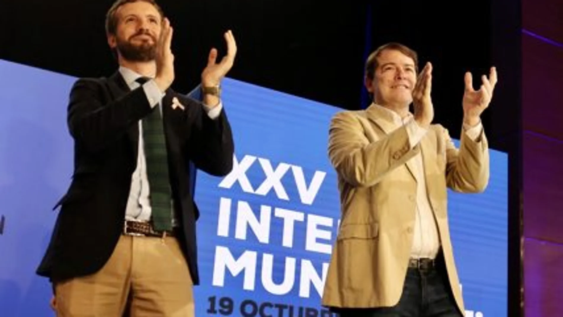El presidente nacional del PP, Pablo Casado, y el presidente del PP en Castilla y León, Alfonso Fernández Mañueco