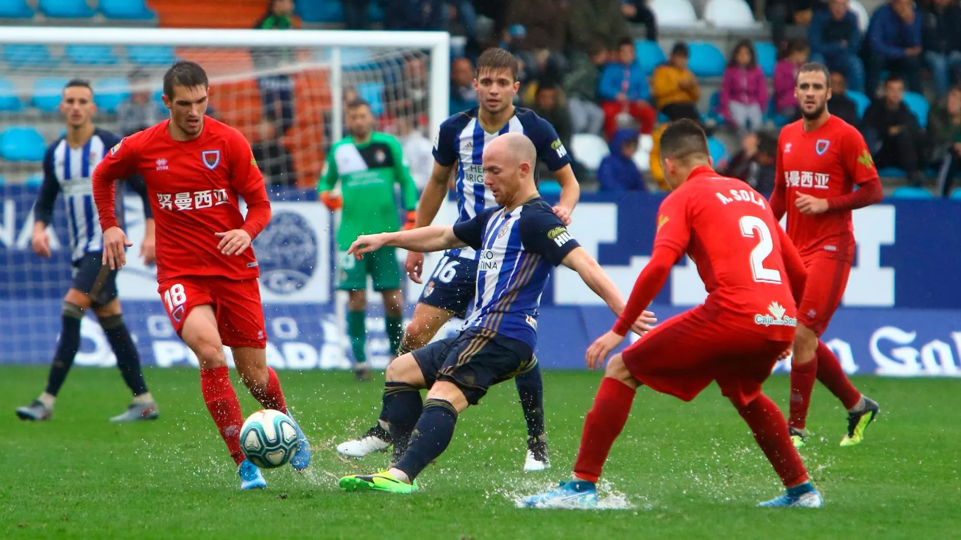 Partido de segunda división entre la Ponferradina y el Numancia