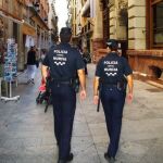 Rocía con gasolina a su padre y amenaza con quemarle