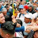 Juan Guaidó ayer durante una marcha en las calles de Caracas al cumplirse los seis meses como presidente encargado del país. Foto: Reuters