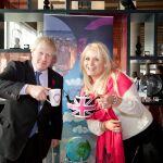 El ahora primer ministro britanico, Boris Johnson, junto a la modelo Jennifer Arcuri en una imagen de octubre de 2013