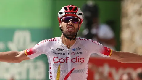 Jesús Herrada celebra su victoria en Ares del Maestrat