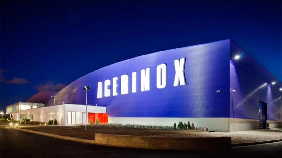 Acerinox plantea reducción de empleo y suspensión de los programas de inversiones en la planta de Los Barrios