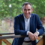 El diputado Barrachina considera que «no se puede discriminar a los empleados públicos en su acceso o promoción por razón de la lengua»