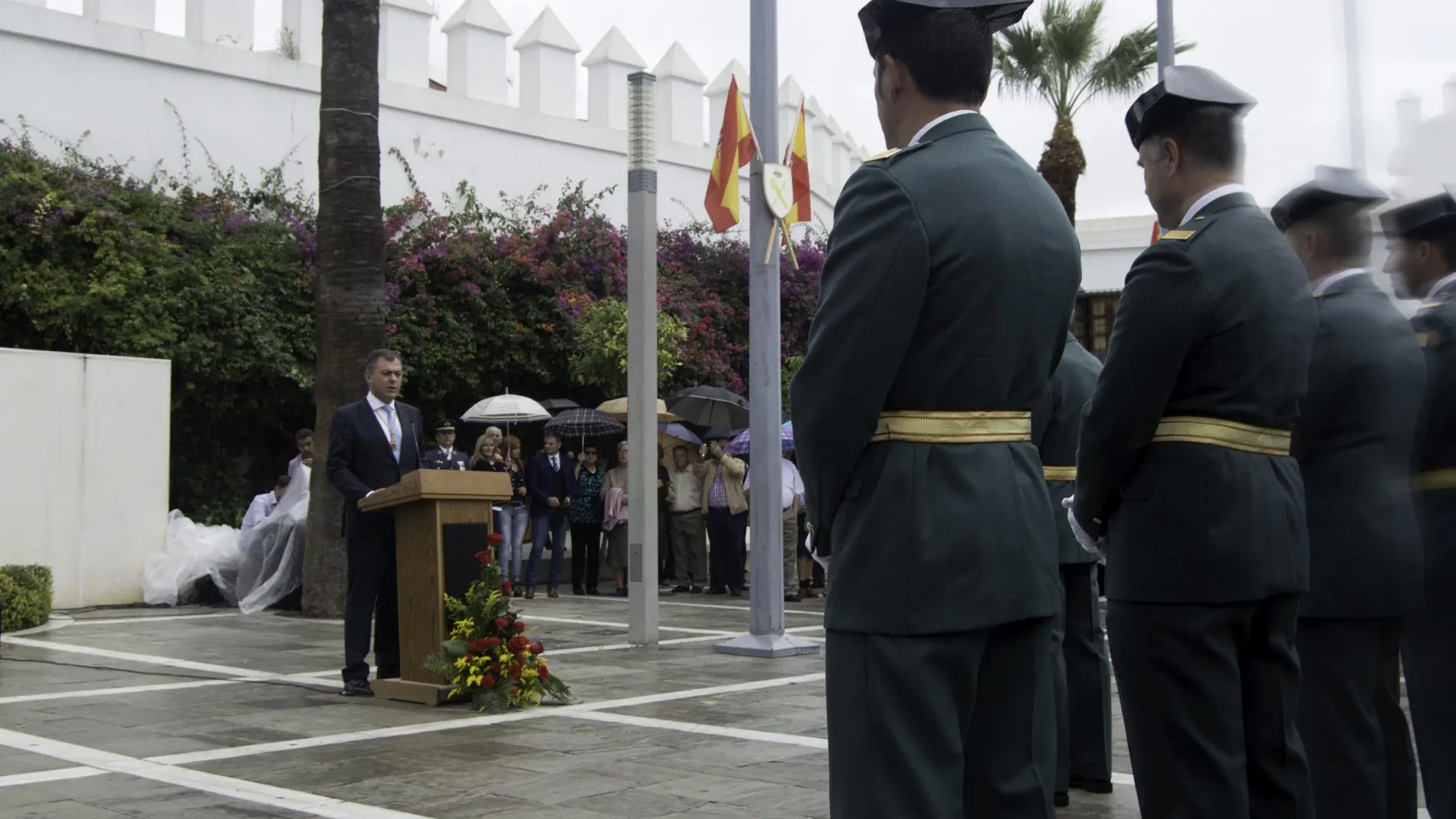 El alcalde de Tomares preside los actos del Día de la Hispanidad / La Razón