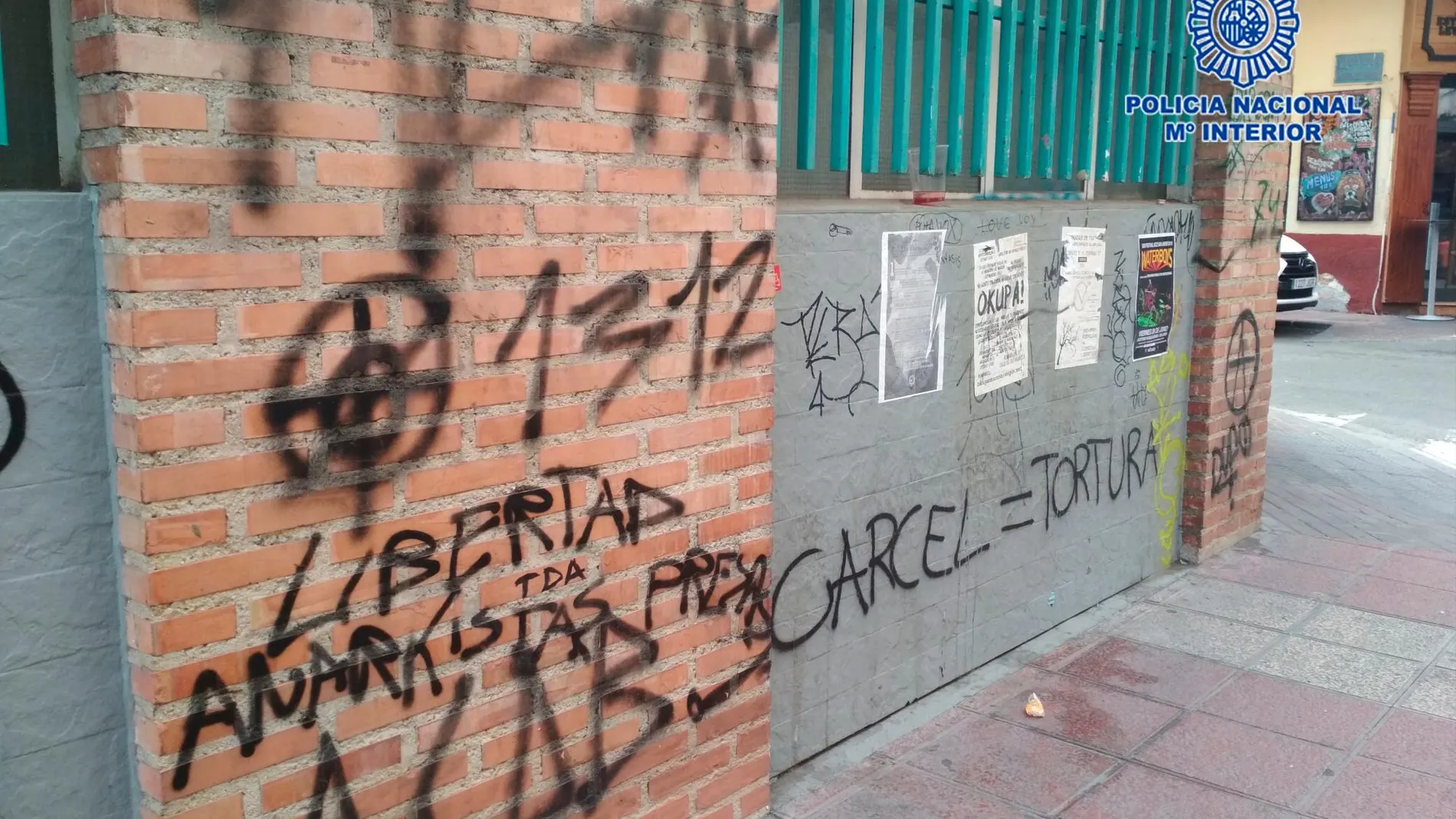 La Policía Nacional ha detenido a cuatro personas vinculadas con movimientos políticos de ideología extrema, que organizaban «cacerías» y realizaban «graffitis» en Murcia
