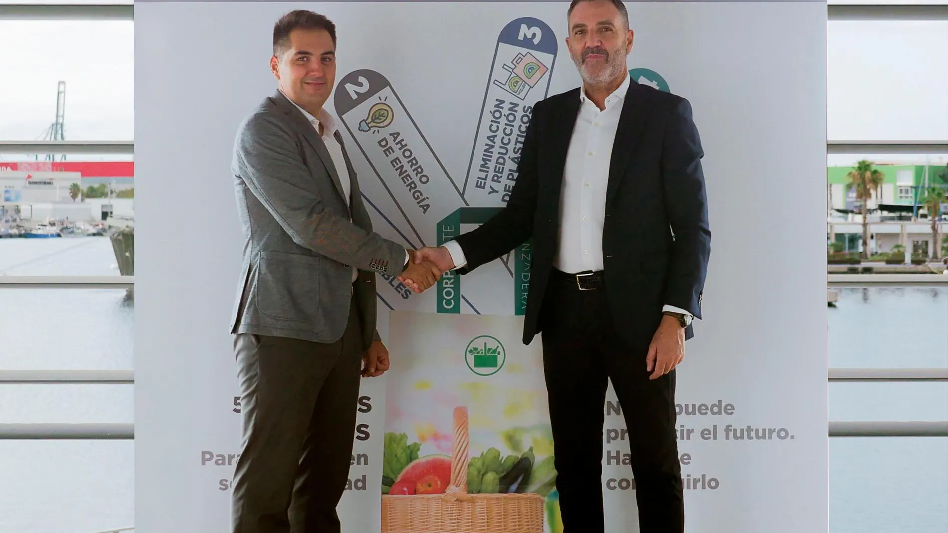 Nichan Bakkalian, responsable de Organización de Mercadona, junto a Javier Jiménez Marco, director general de Lanzadera, en las instalaciones de Marina de Empresas