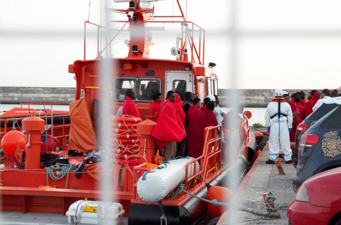 Rescatadas doce personas en una patera en Cartagena