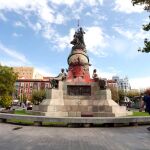 Así amaneció el Monumento de Colón en Valladolid al Día de la Fiesta Nacional el pasado año, y por ello VOX hará una vigilancia nocturna este domingo para evitar actos vandálicos