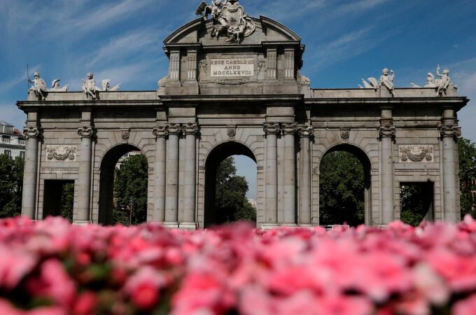 La historia tras la Puerta de Alcalá: de los caprichos de Carlos III a los impactos de bala