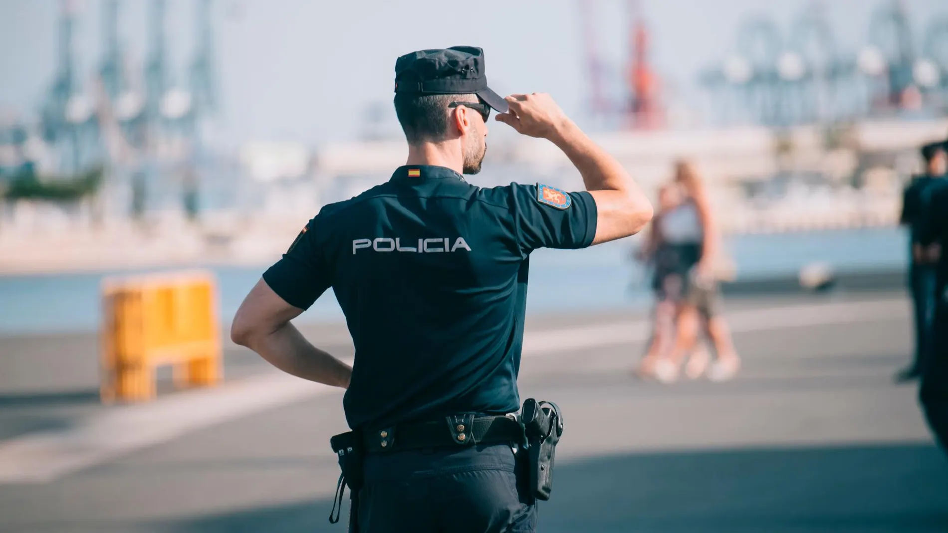 Un incendio en la avenida del Puerto de Valencia deja cuatro heridos