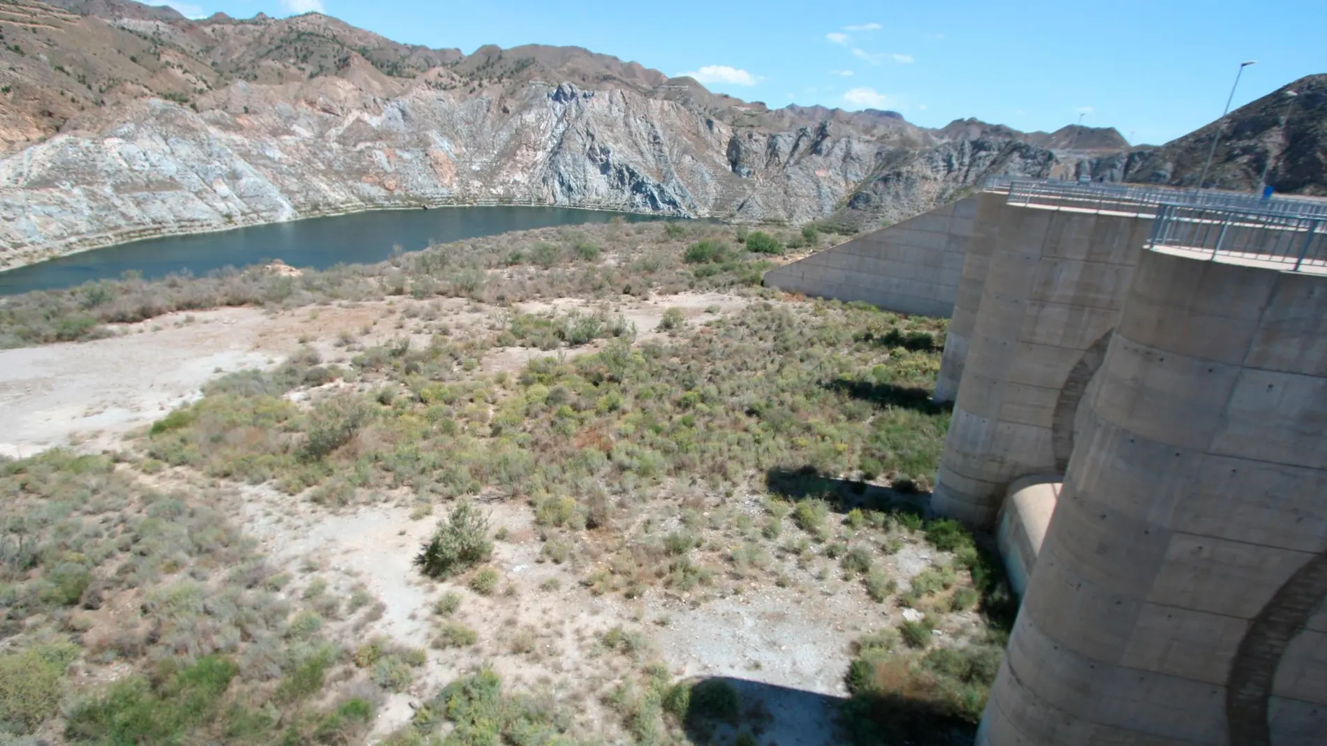 La CHS oferta 80 hm3 de agua de la desalinizadora de Torrevieja