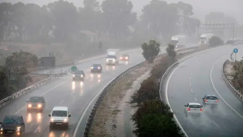 Varios vehículos transitan por la autovía A-30 a su paso por Molina de Segura, Murcia. Imagen de archivo