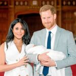 Los duques de Sussex, el día en el que presentaron a su hijo recién nacido, en Windsor / Reuters