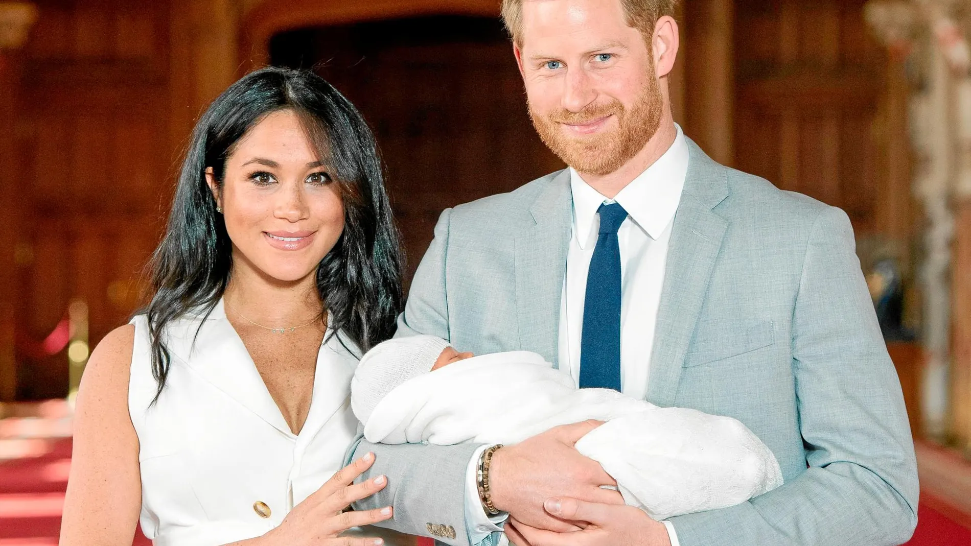 Los duques de Sussex, el día en el que presentaron a su hijo recién nacido, en Windsor / Reuters