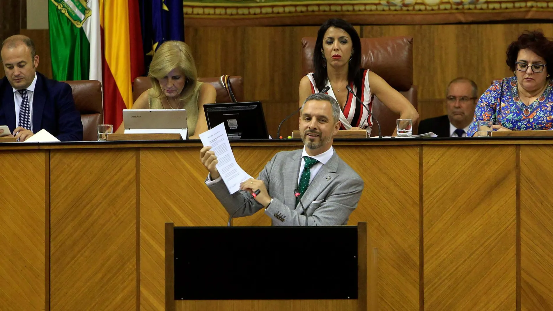 El consejero de Hacienda, Juan Bravo, defendiendo las cuentas de este año / Foto: Manuel Olmedo