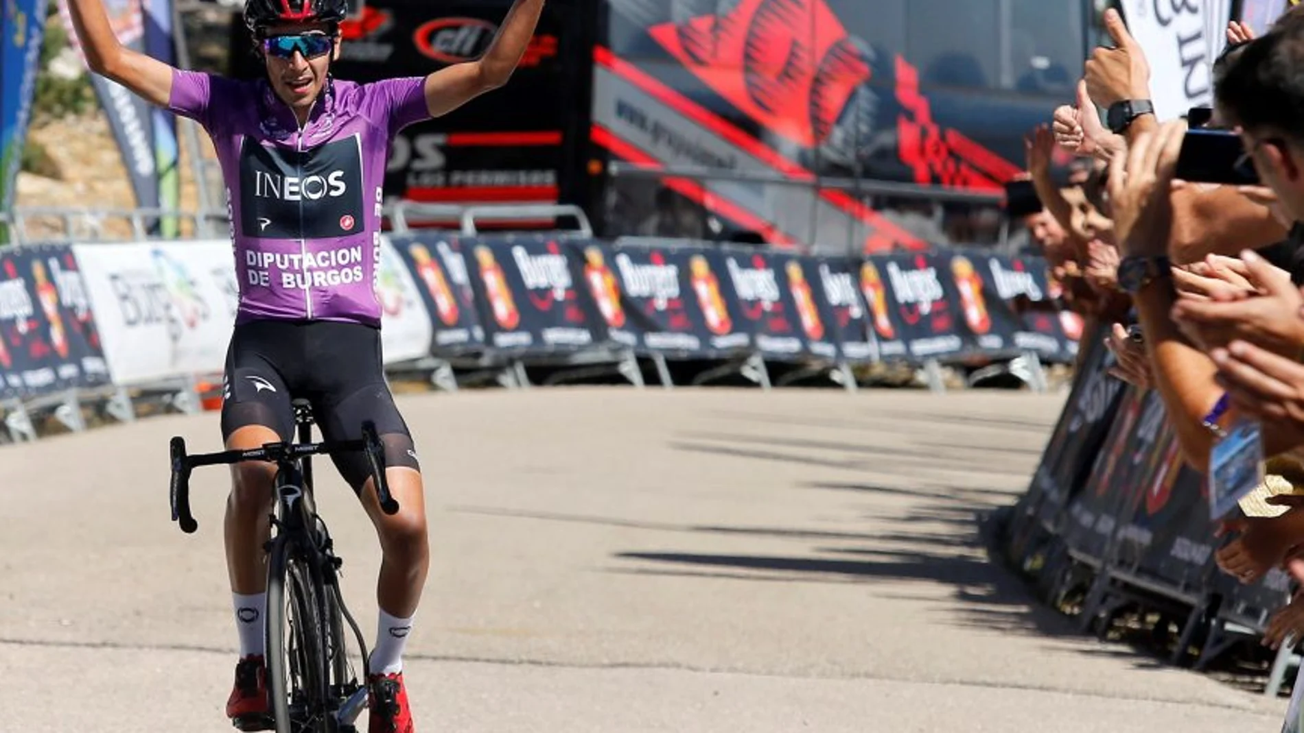 El ciclista Iván Ramiro Sosa, del equipo Ineos, gana la quinta y última etapa, de 146 km, entre Santo Domingo de Silos y las lagunas de Neila, y además se proclama ganador de la Vuelta a Burgos de 2019