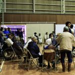 Ancianos de una residencia han sido evacuados a un polideportivo en Murakami/Foto: Reuters
