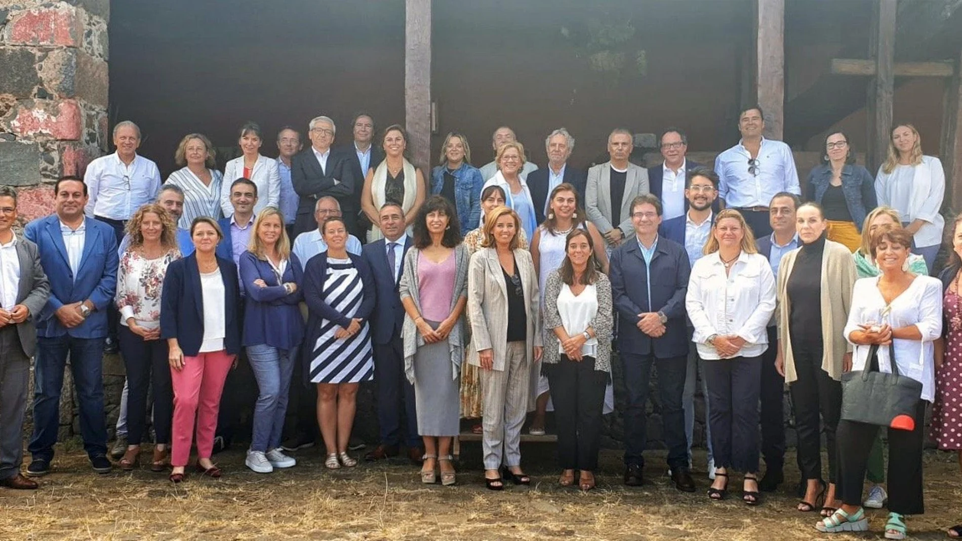 Foto de familia de los participantes en la Asamblea Extraordinaria de la Asociación de Destinos Saborea España