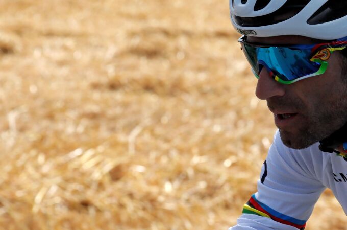 [Team rider Alejandro Valverde of Spain during a training session. REUTERS/Gonzalo Fuentes]