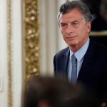 El presidente de Argentina, Mauricio Macri, participa durante un acto en la Casa Rosada este lunes, en la ciudad de Buenos Aires