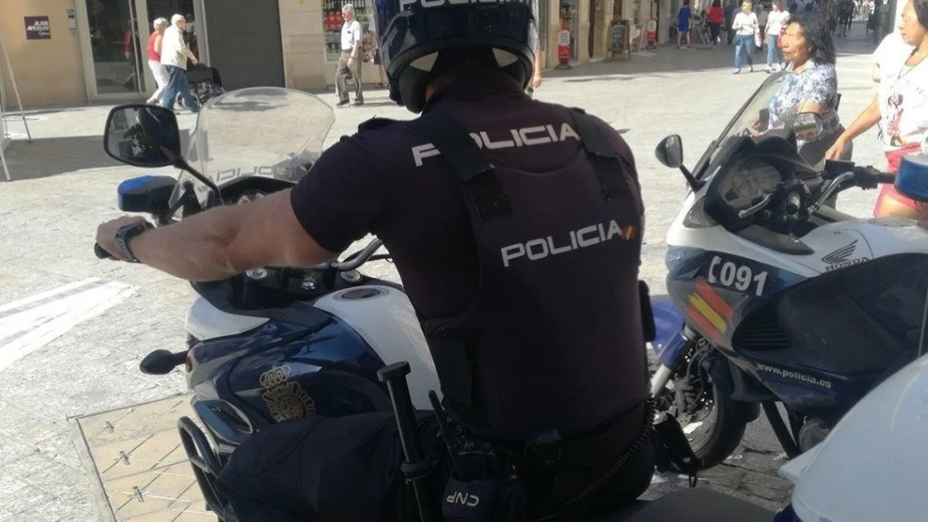 Policía nacional en una calle de Málaga / EP