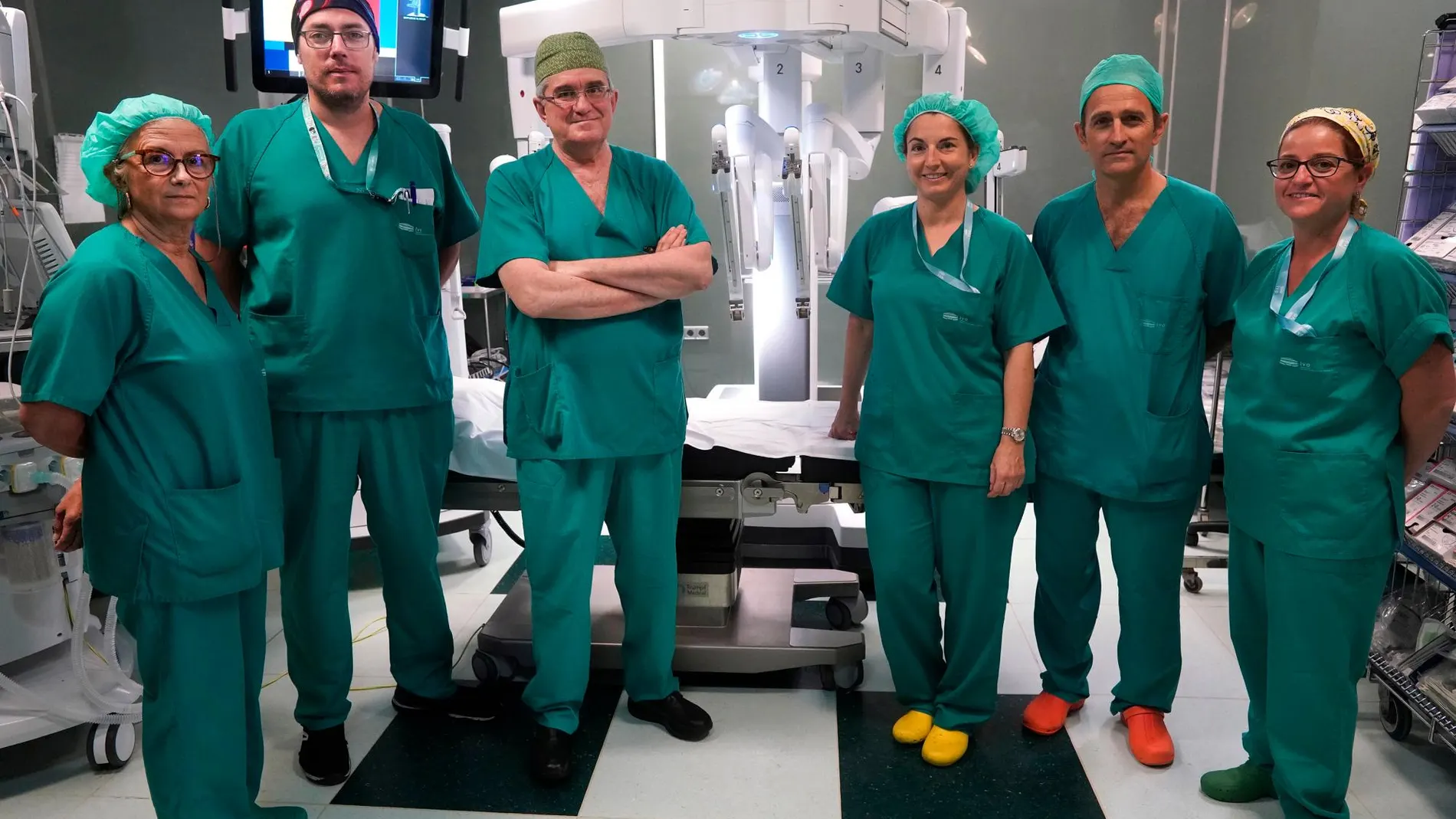En la imagen, los miembros de los servicios de Urología y Cirugía General y Digestiva de la Fundación IVO | IVO