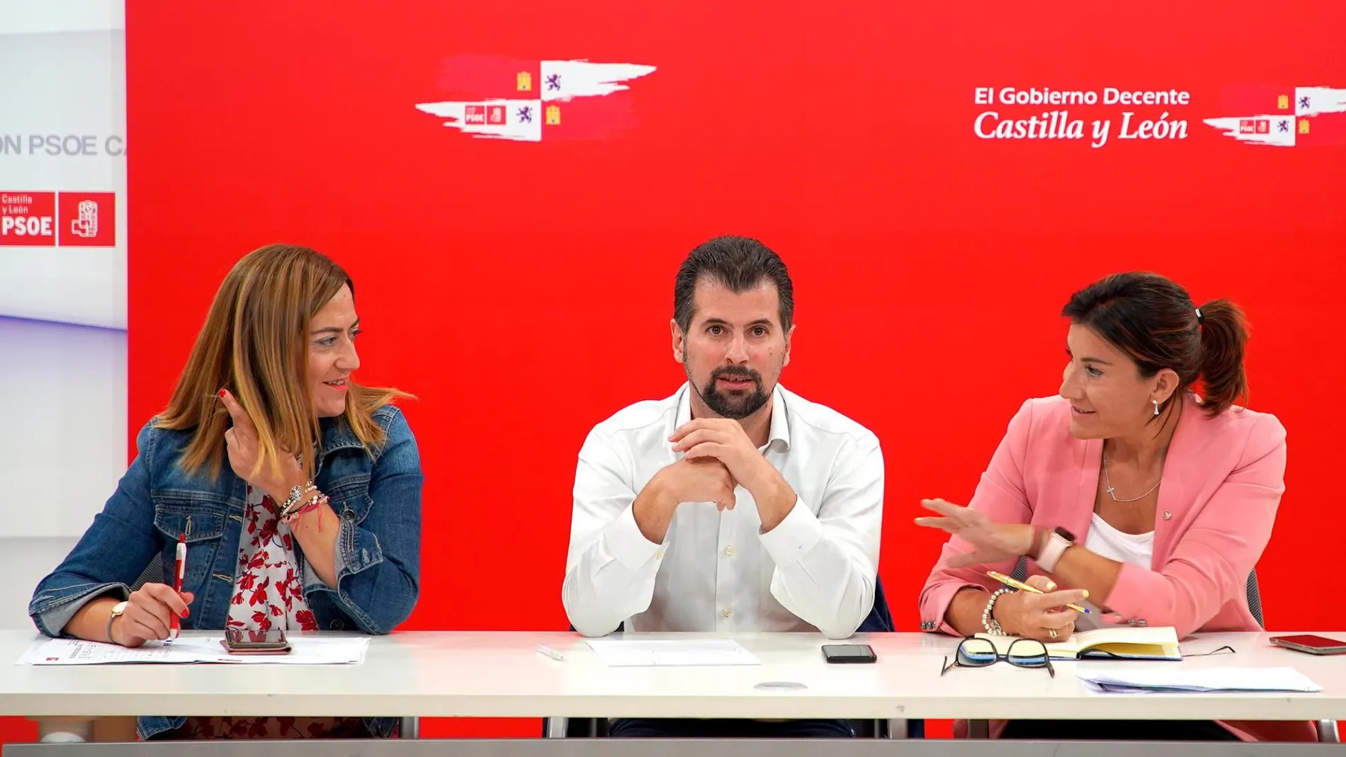 El secretario general del PSOE de Castilla y León, Luis Tudanca, comparece junto a Ana Sánchez y Virginia Barcones