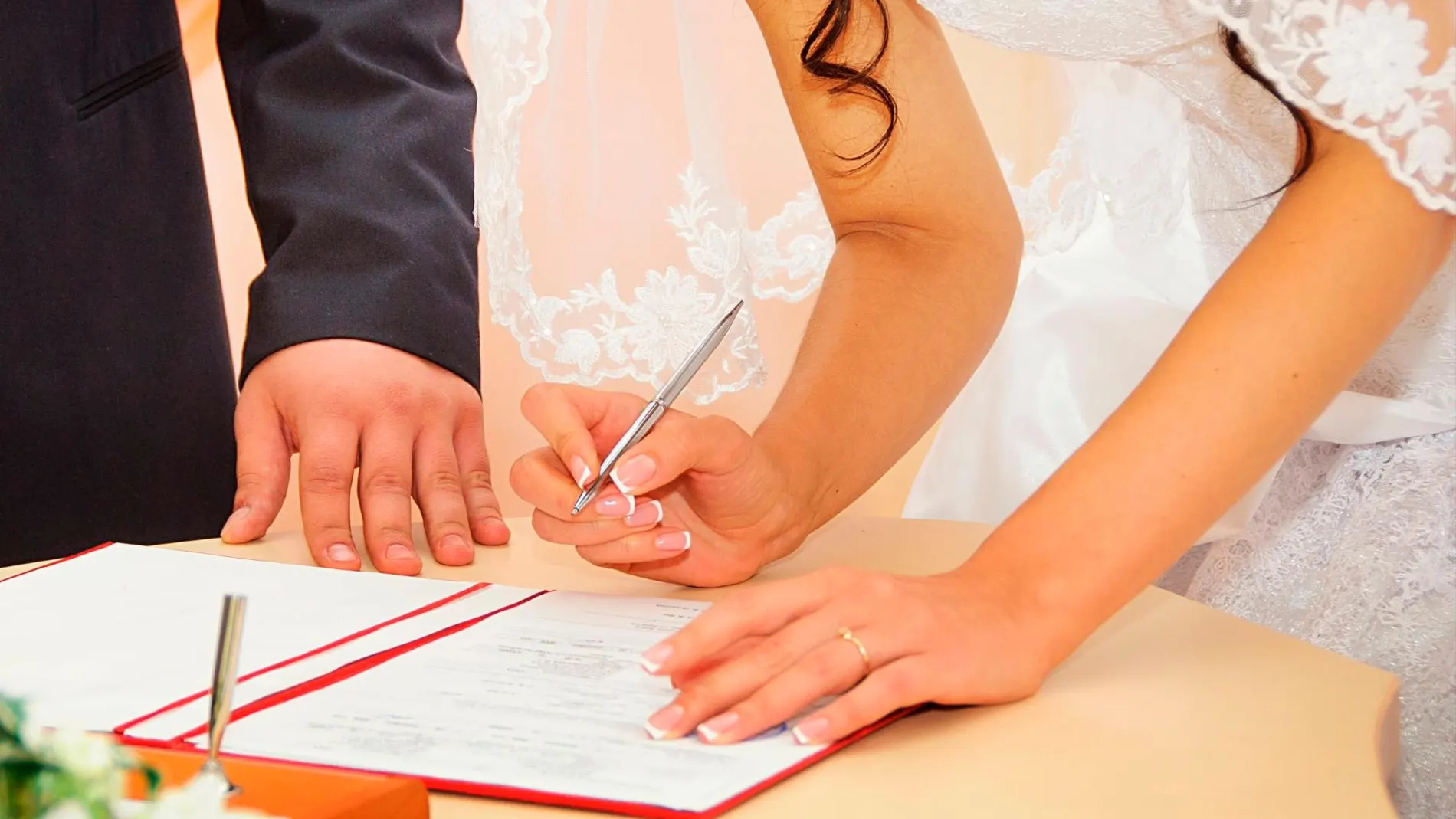 Novios plantados en el altar por un error técnico