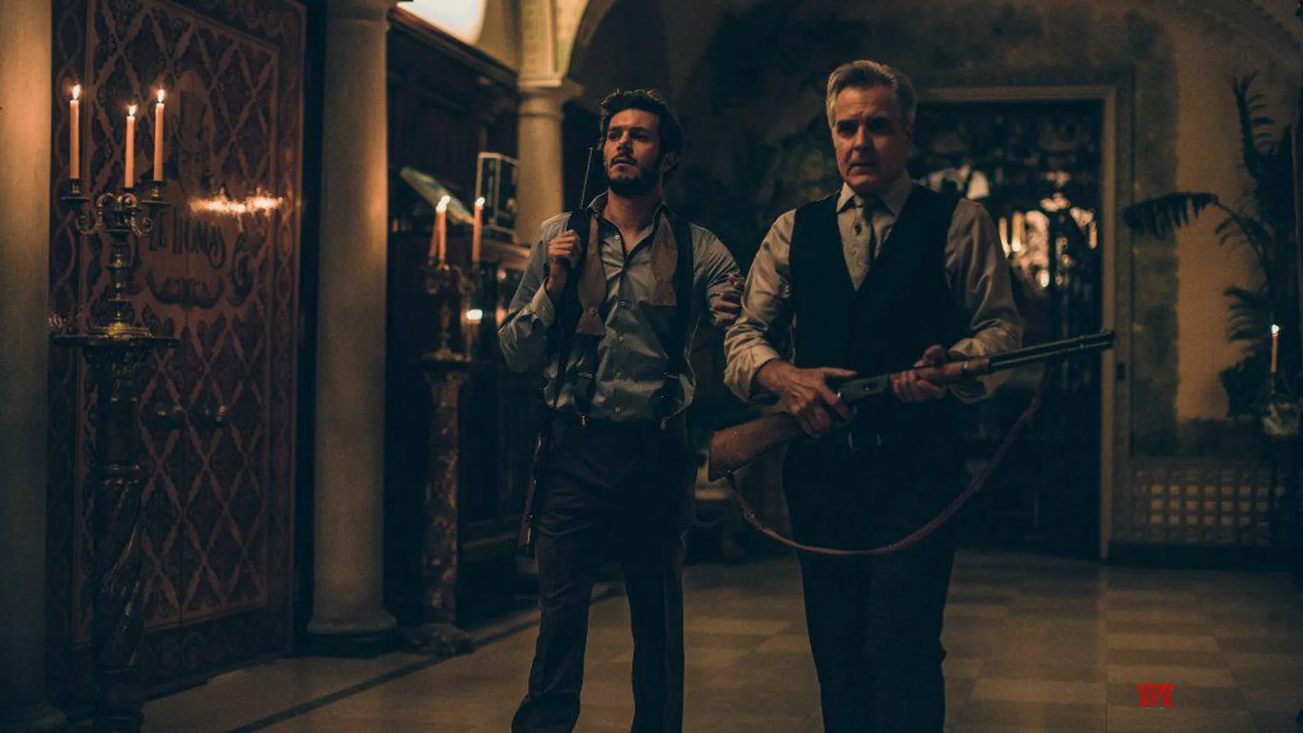 Henry Czerny y Adam Brody, en "Noche de bodas"