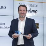 Hugo Rovira, director general, recogió el premio concecido a este hotel | J. G. Feria