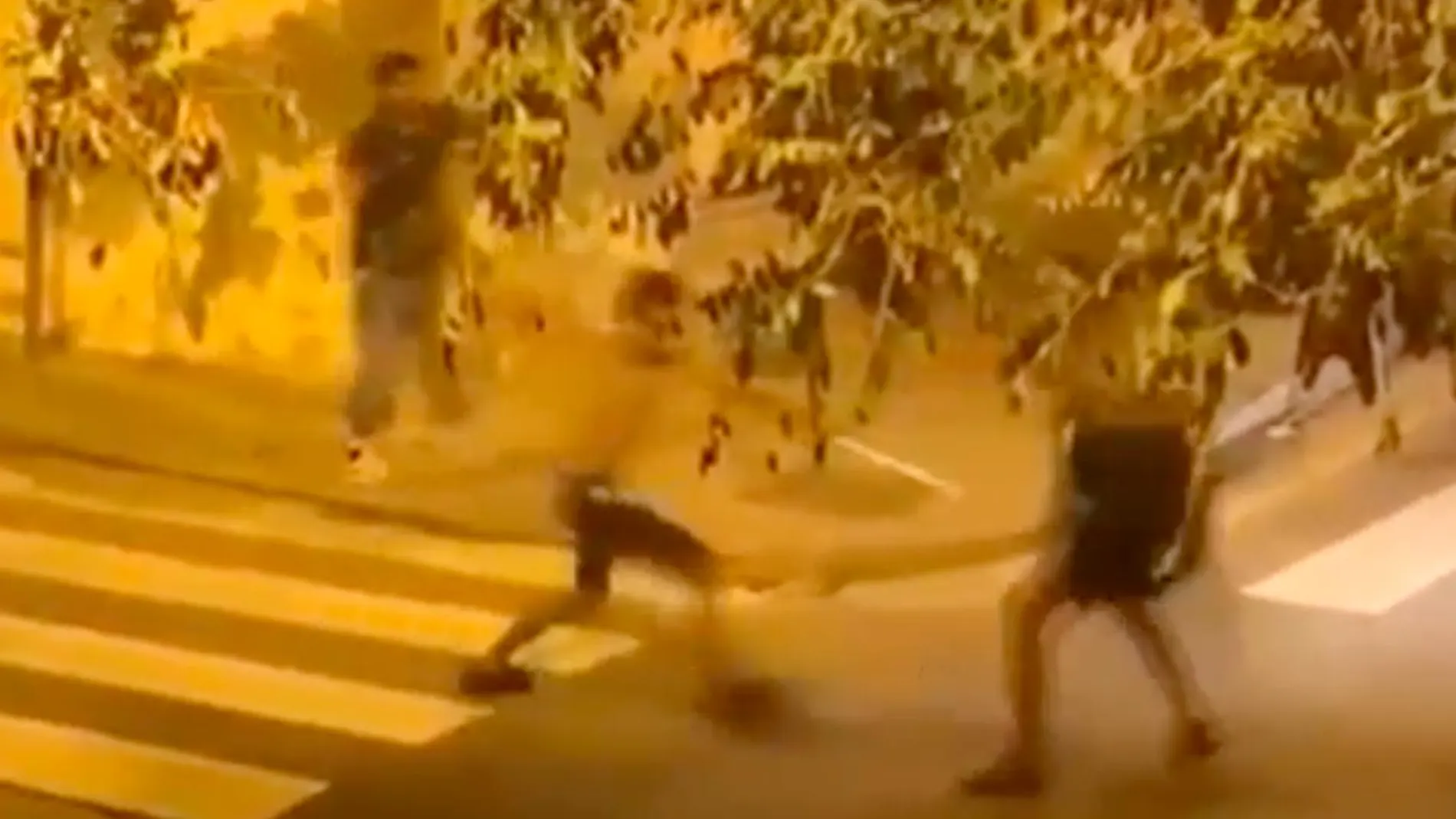 Captura del vídeo grabado de la pelea entre jóvenes