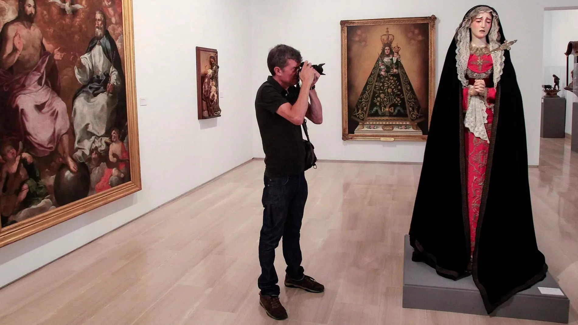 Los fondos de arte religioso de la Fundación Unicaja pretenden acercar a la ciudadanía estas piezas y explicar el «enlace cultural de Andalucía» con las imágenes religiosas / Foto: Manuel Olmedo