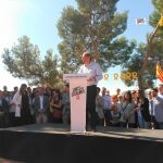 El presidente de la Generalitat, Quim Torra, en un acto de JxCat ante la cárcel de Lledoners