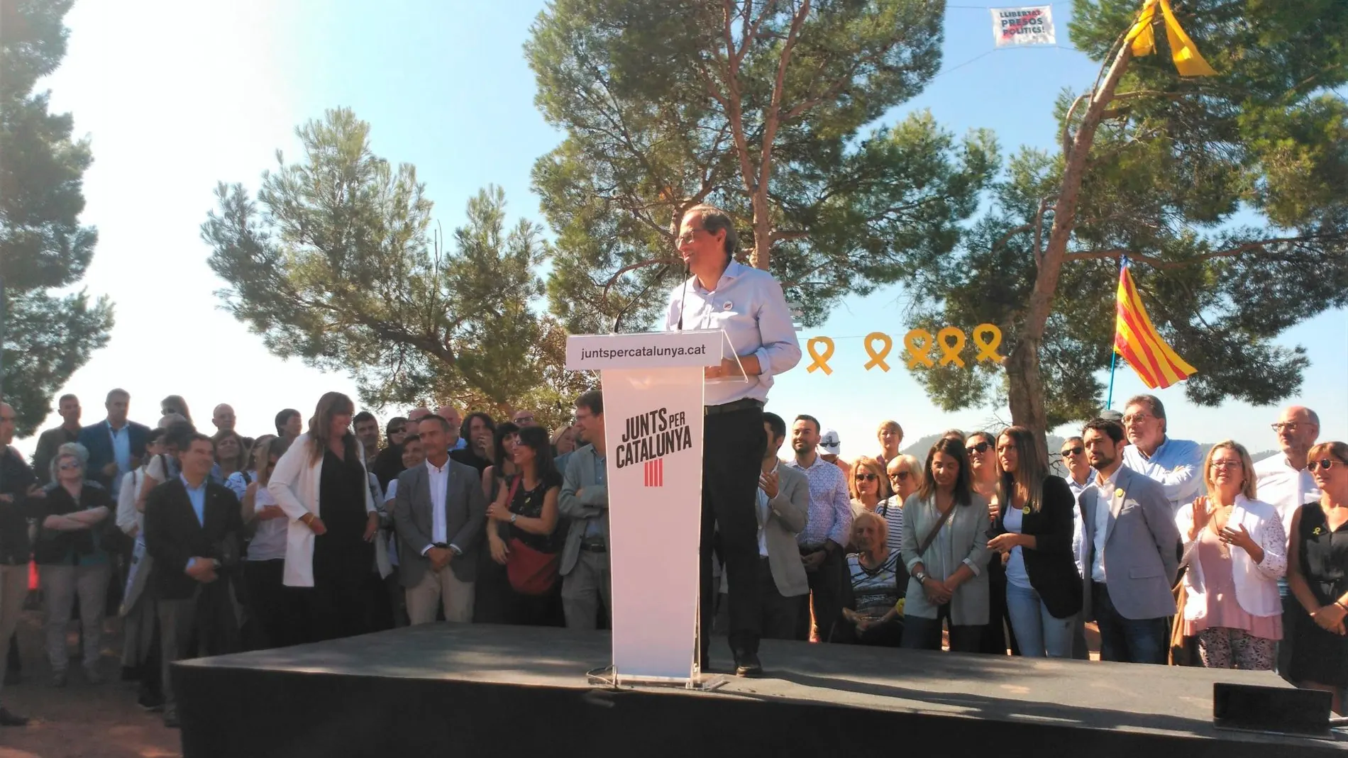 El presidente de la Generalitat, Quim Torra, en un acto de JxCat ante la cárcel de Lledoners