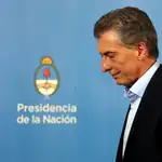  La debacle electoral de Macri tumba el peso y hace temblar a la banca española