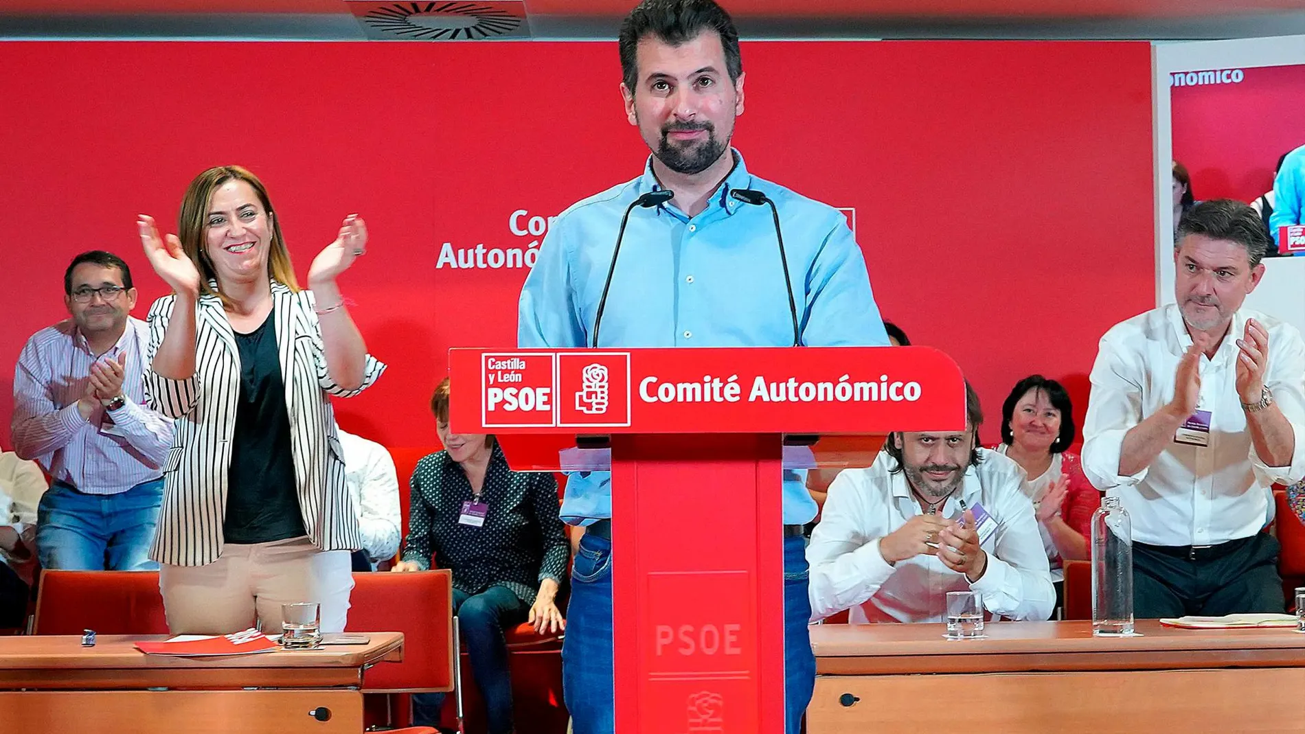 El secretario general del PSOE en Castilla y León, Luis Tudanca, recibió un a cerrada ovación de los suyos durante el Comité Autonómico