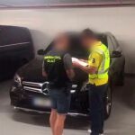 Dos Guardias Civiles investigan coches de alta gama robados
