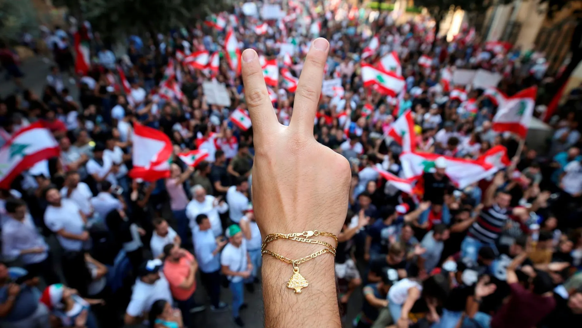 Concentración de protesta este lunes en las calles de Beirut/Reuters