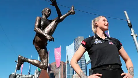 La estatua de Tayla Harris