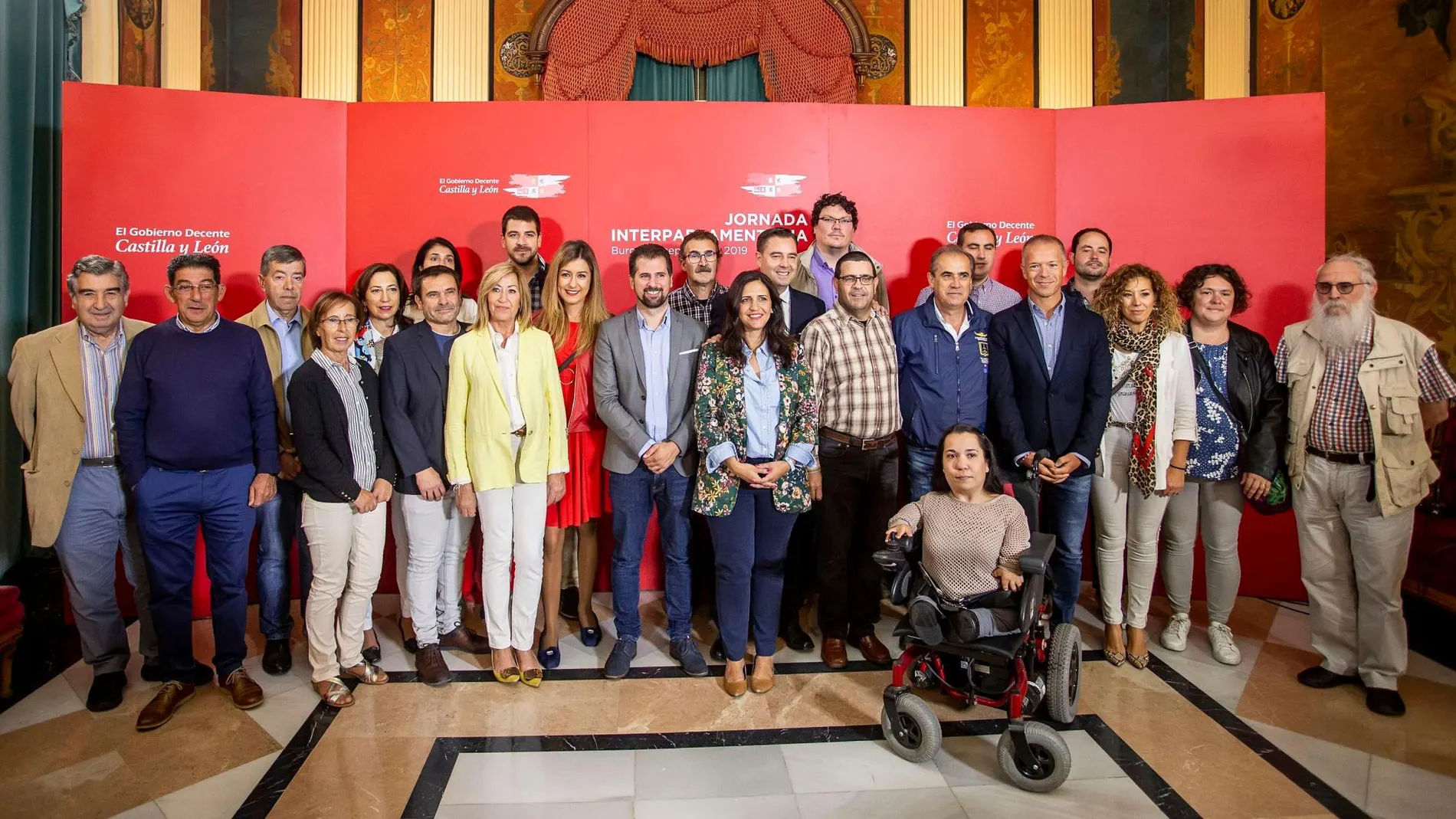 Foto de familia del cónclave del PSOE celebrado en Burgos con Luis Tudanca, Esther Peña. Ander Gil y Daniel de la Rosa
