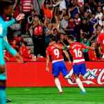 El Granada celebra el primer gol ante el Barça