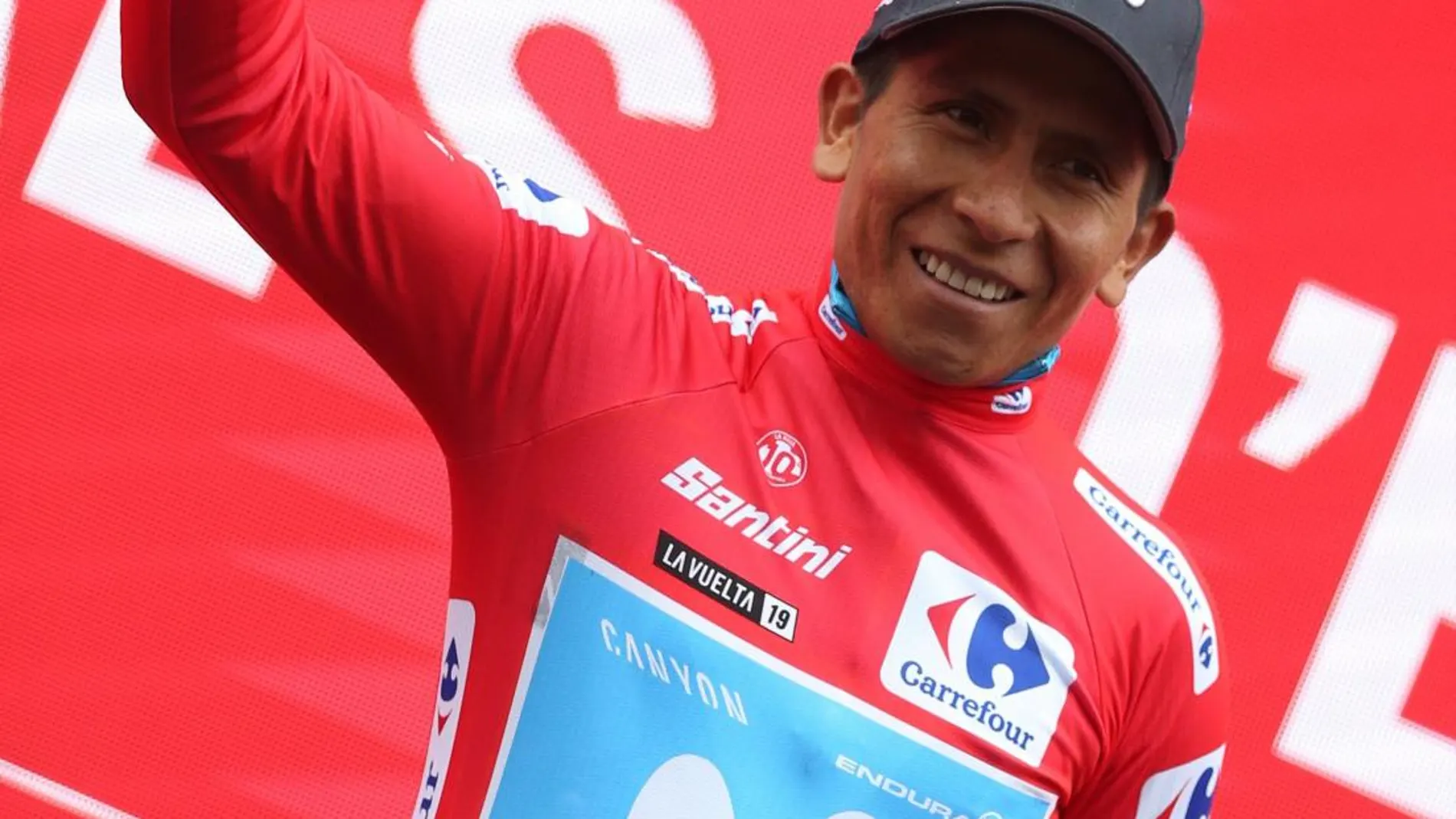 Nairo Quintana, con el maillot de líder en el podio de Andorra