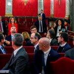 Quim Torra saluda a los doce líderes independentistas acusados por el proceso soberanista catalán al inicio del juicio